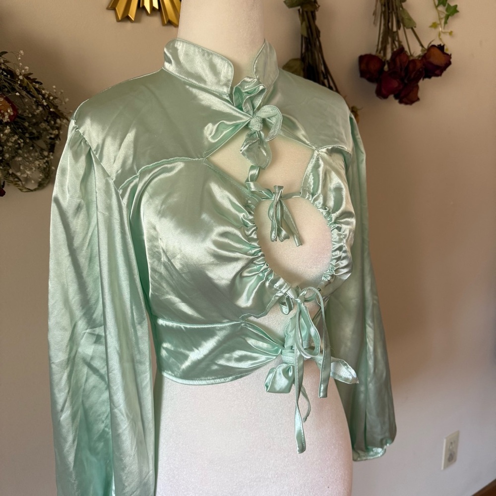 8 Birdies Cottagecore/Renaissance Mint Green Silky Keyhole Blouse - Picture 4 of 6
